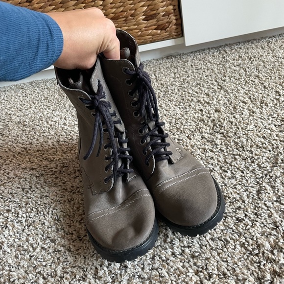 Grey zip up combat boots - Picture 4 of 4